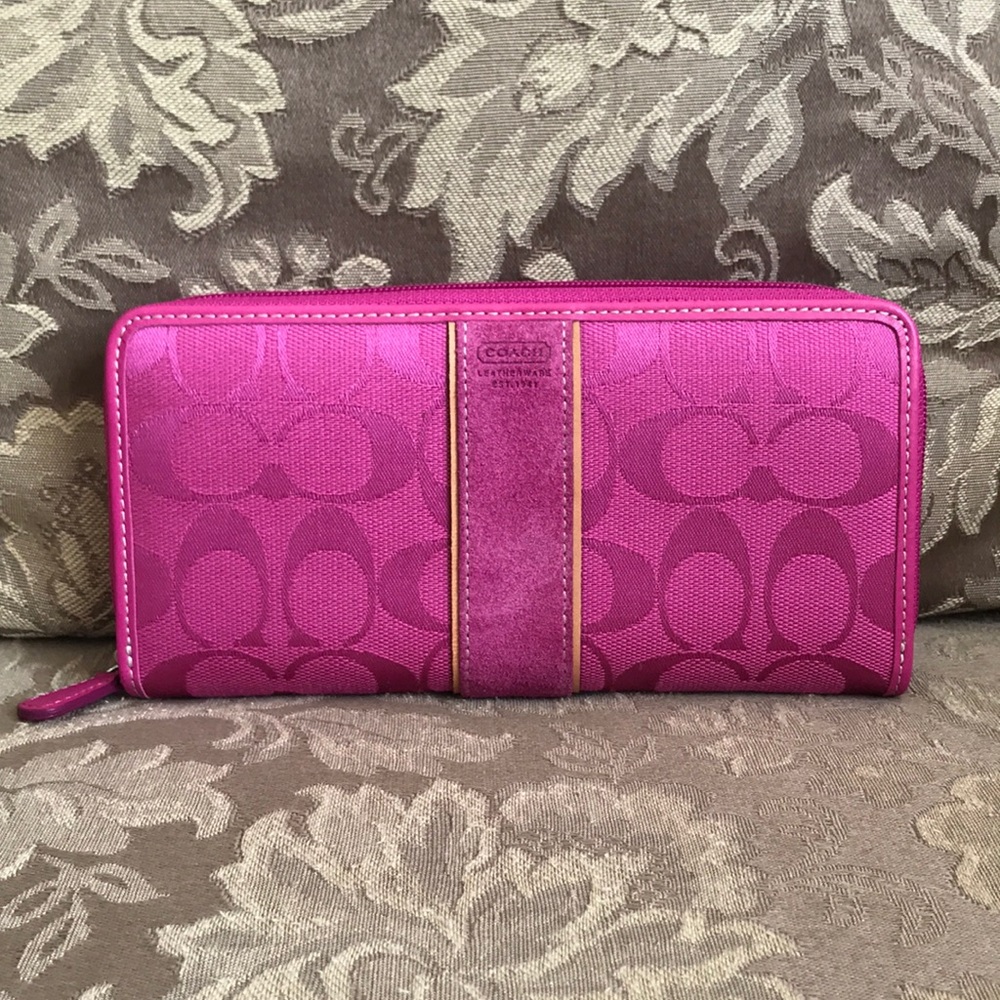 Accordion Zip Wallet with Signature Canvas